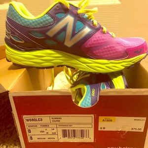 Women’s new balance running shoes size 8